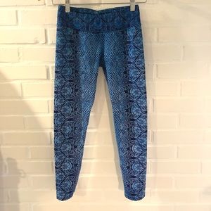 Blue patterned yoga/workout pants